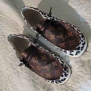 Shoes sz 7 (Not Authentic)